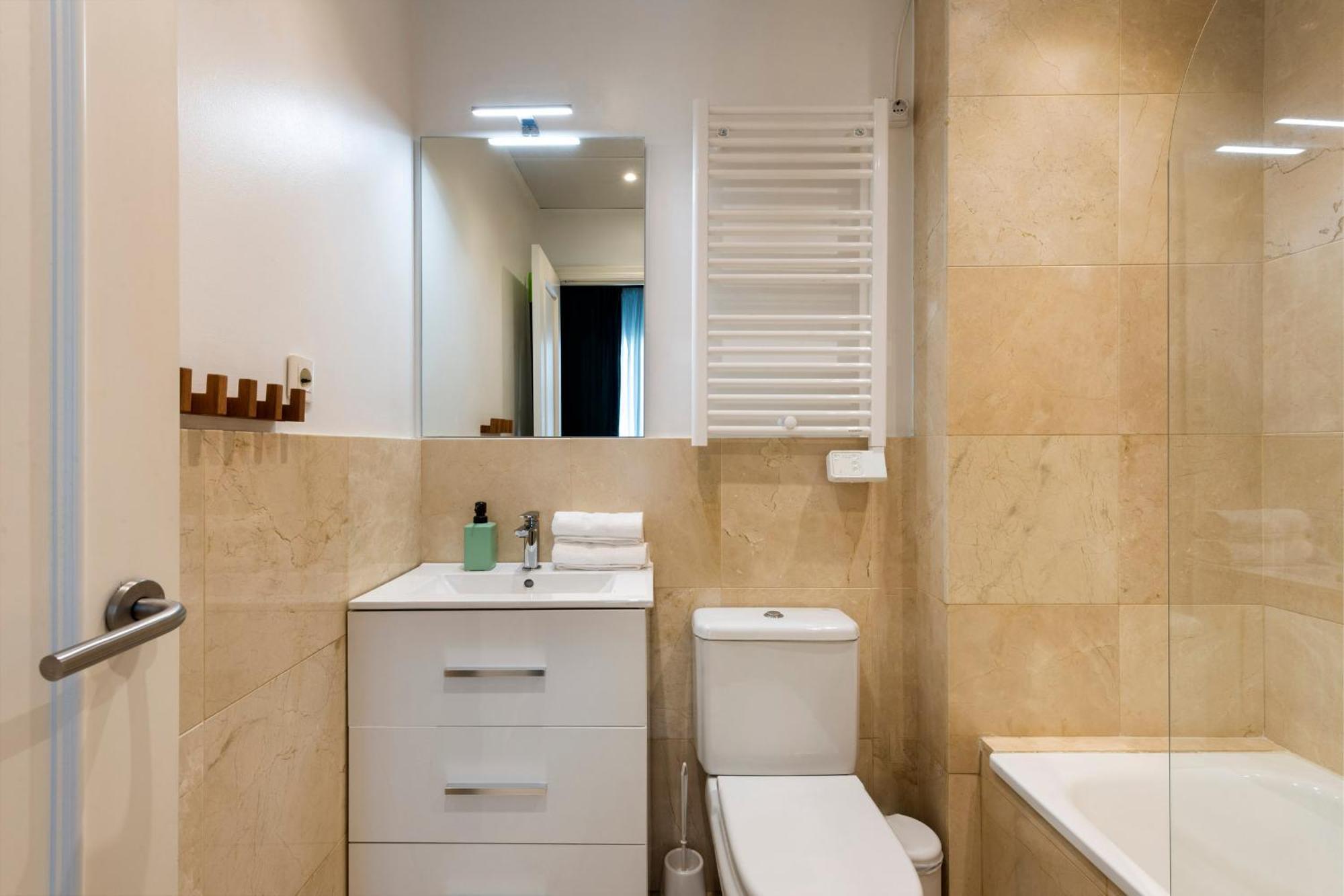 Misterhost Santiago Centrico Y Acogedor Con Piscina - Casco Historico Apartment Seville Luaran gambar